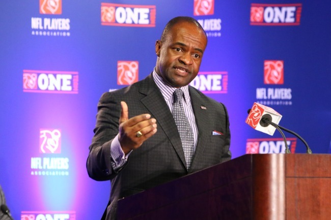 DeMaurice Smith speaking at a press conference